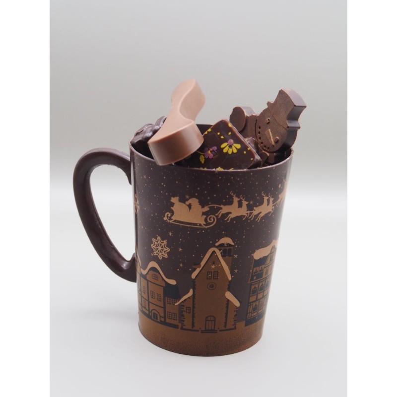 Tasse garnie en chocolat noir